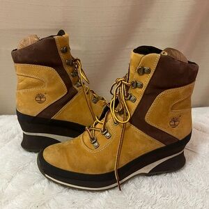 Timberland Women’s Vintage Waterproof Lace-Up Hiking Boots – Size 6.5